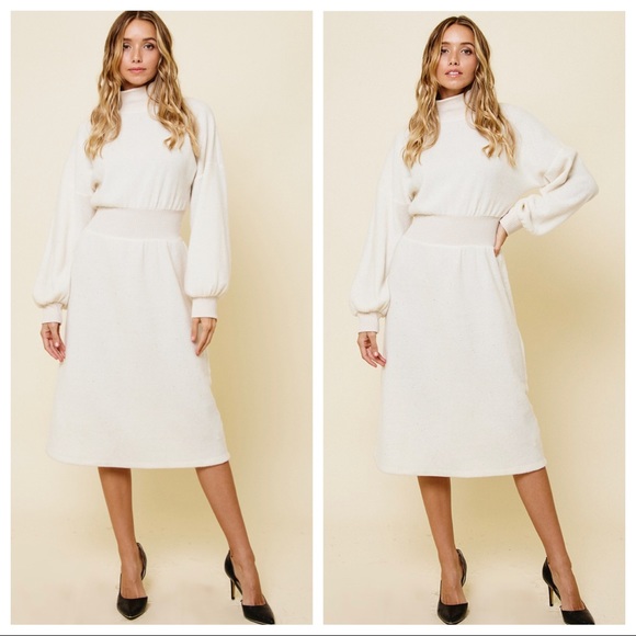 ✨LAST ONE✨Winter White Chic Long Sleeves Midi Fabulous Light Sweater Dress - Picture 2 of 3